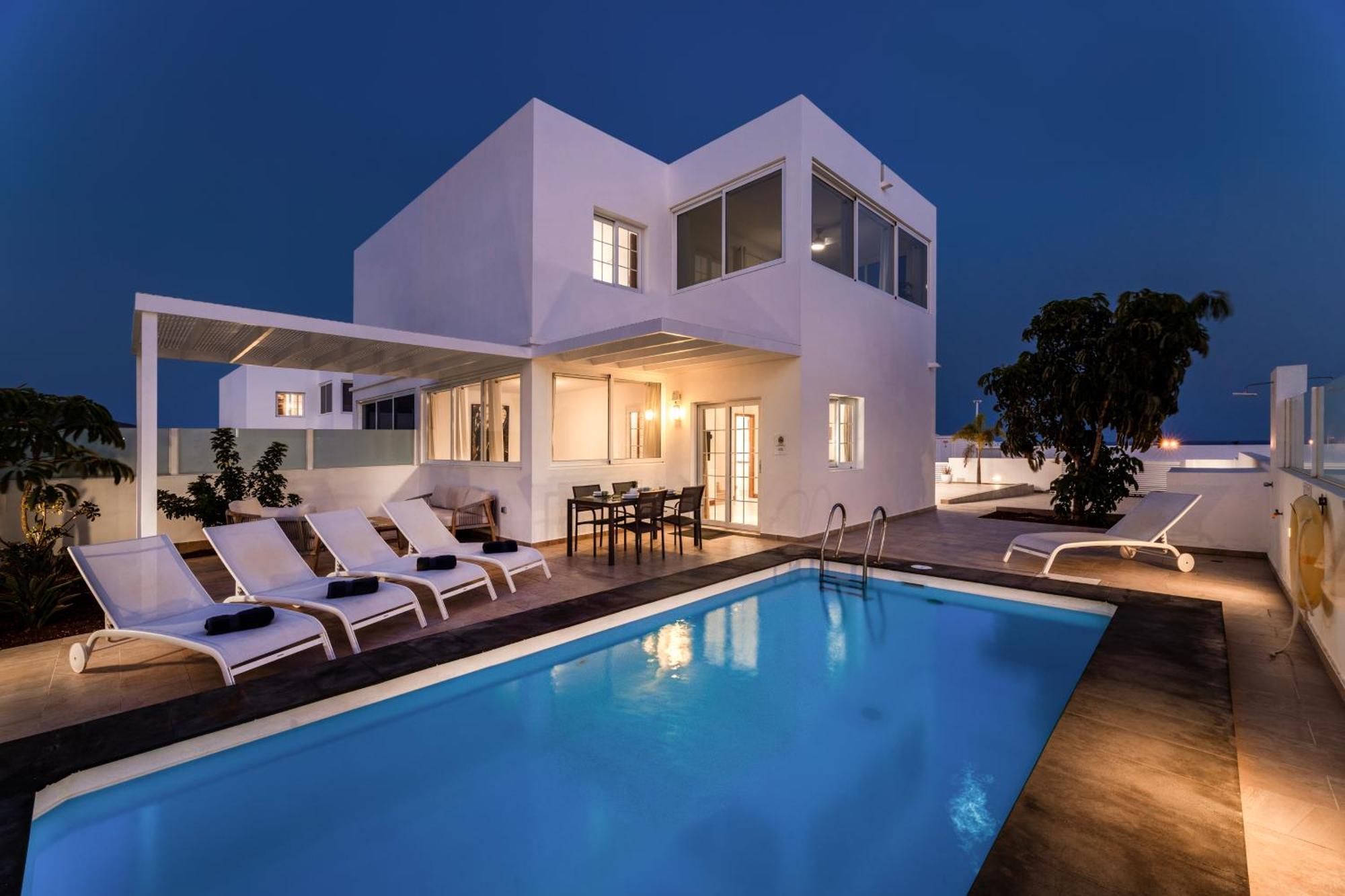 Atlantica - Heated Pool In Playa Blanca (Lanzarote)