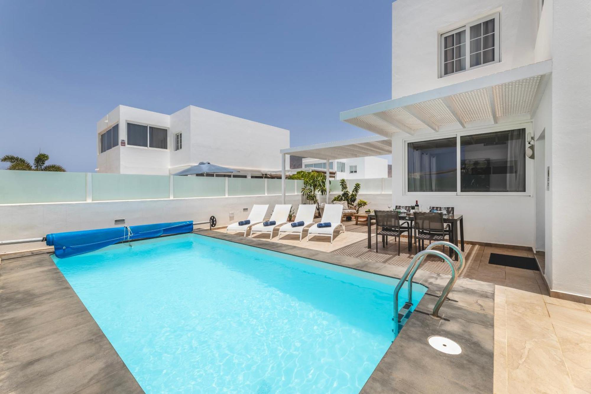 Atlantica - Heated Pool In * Playa Blanca (Lanzarote)